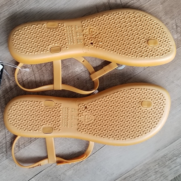 NWT - Ipanema t-strap sandals - Picture 5 of 7
